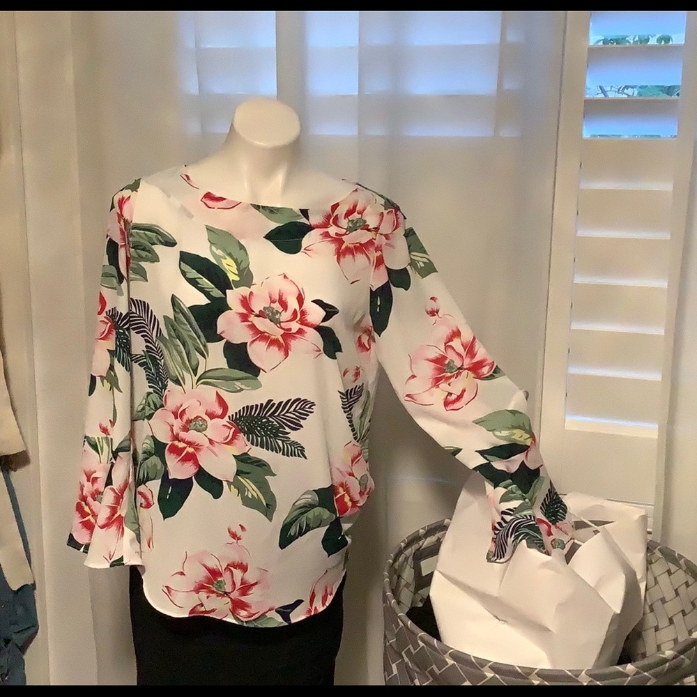 Floral 3/4 bell sleeve blouse